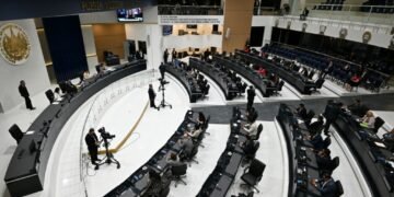 Congreso de El Salvador, afín a Bukele, aprueba la reelección presidencial indefinida