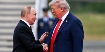 En una cumbre de alto riesgo, Trump parece haber cedido, no Putin