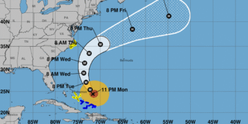 Enorme y poderoso huracán Erin castigará costa este de EEUU con peligroso oleaje