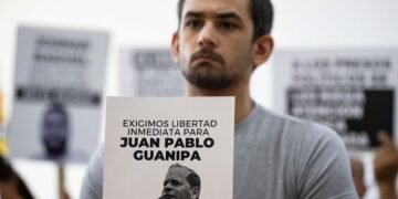 Excarcelan en Venezuela a 13 presos políticos, según dirigentes opositores