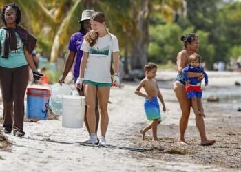 Jóvenes activistas climáticos se reúnen en Miami. Trump los ha afectado