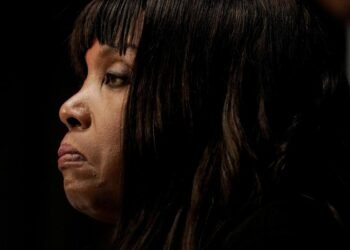 Trump aumenta su cerco sobre la Fed al cesar a una gobernadora nombrada por Biden