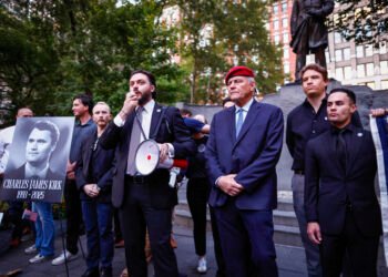 Huida, captura y enigmas del presunto asesino que avivó la llama de la violencia política en Estados Unidos