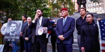 Huida, captura y enigmas del presunto asesino que avivó la llama de la violencia política en Estados Unidos