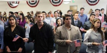 Si no dominas el inglés, tu camino a la ciudadanía será más difícil: hasta un ensayo tendrías que escribir