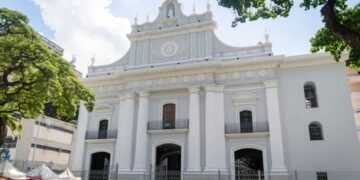 Venezolanos se reúnen en vigilias para la canonización de José Gregorio Hernández y Carmen Rendiles