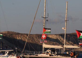 Israel pone fin a la flotilla con ayuda a Gaza al interceptar los barcos de la misión en aguas internacionales