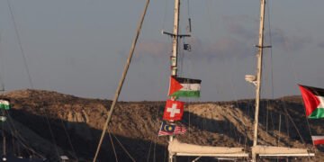 Israel pone fin a la flotilla con ayuda a Gaza al interceptar los barcos de la misión en aguas internacionales