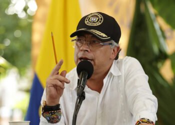 Petro advierte a Trump que “no es rey en Colombia” y que él no va a ceder sino a exigir