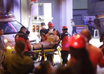 Más de 30 personas han muerto en el centro de Filipinas tras un fuerte terremoto