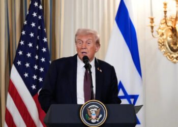 Trump pide a Israel que ponga fin “de inmediato” a los bombardeos en Gaza