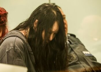 Madre que escondió cuerpos de sus hijos luego de asesinarlos recibió dura condena en Nueva Zelanda