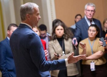 Senado aprueba un acuerdo que allana el camino para reabrir el Gobierno