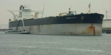 «Persecución activa»: El petrolero sancionado Bella 1 evadió a la Guardia Costera de EEUU y se dio a la fuga