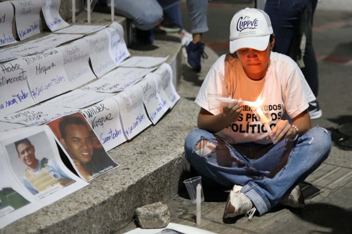 En carpas y colchones: familiares pernoctan por quinto día consecutivo a la espera de la liberación de los presos políticos