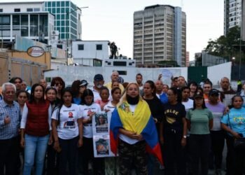 Familiares de presos políticos en Zona 7 se mantienen en vigilia pese a denuncias de instalación de cámaras