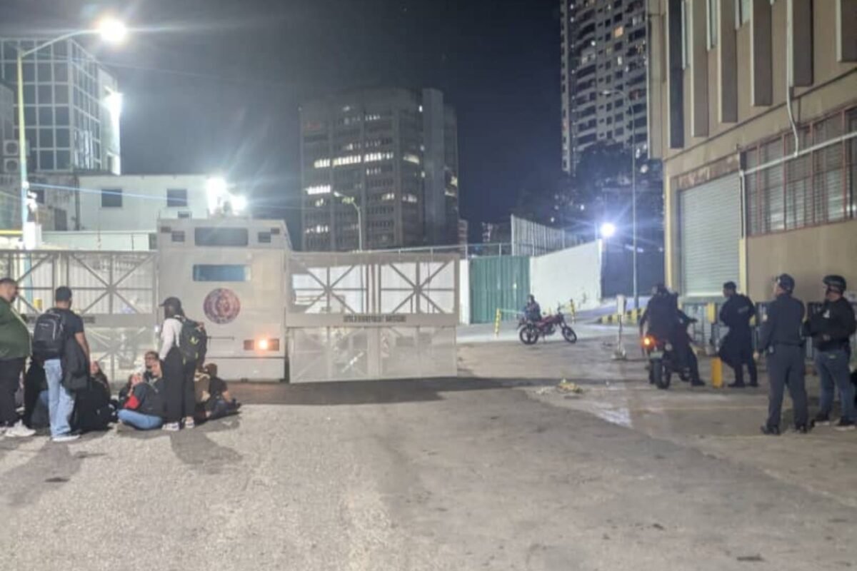 En imágenes: familiares de presos políticos cumplen 13 días en vigilia pidiendo libertad