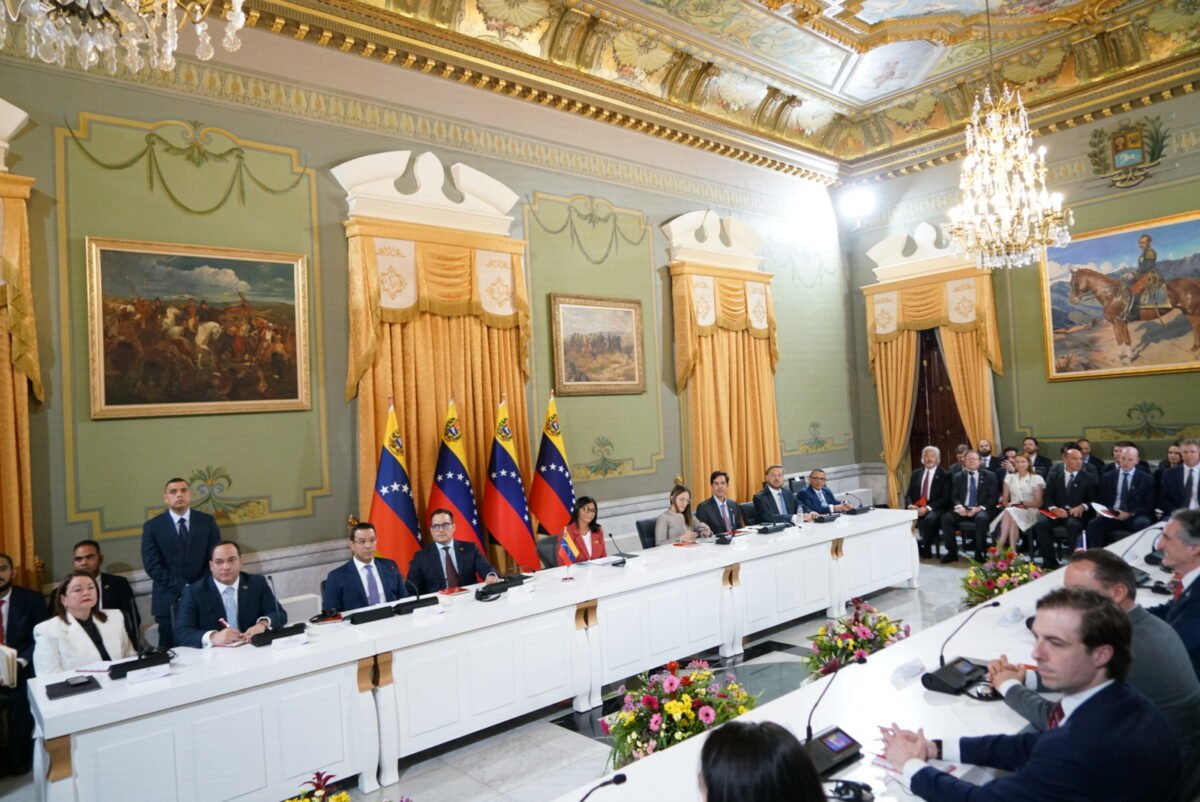 Cuando el periodismo independiente volvió a insistir en las puertas de Miraflores