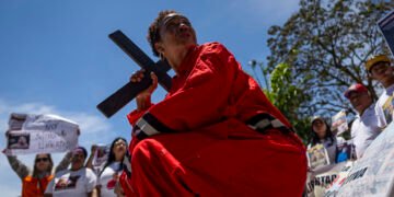 En imágenes: el viacrucis de los familiares de trabajadores de PDVSA detenidos 