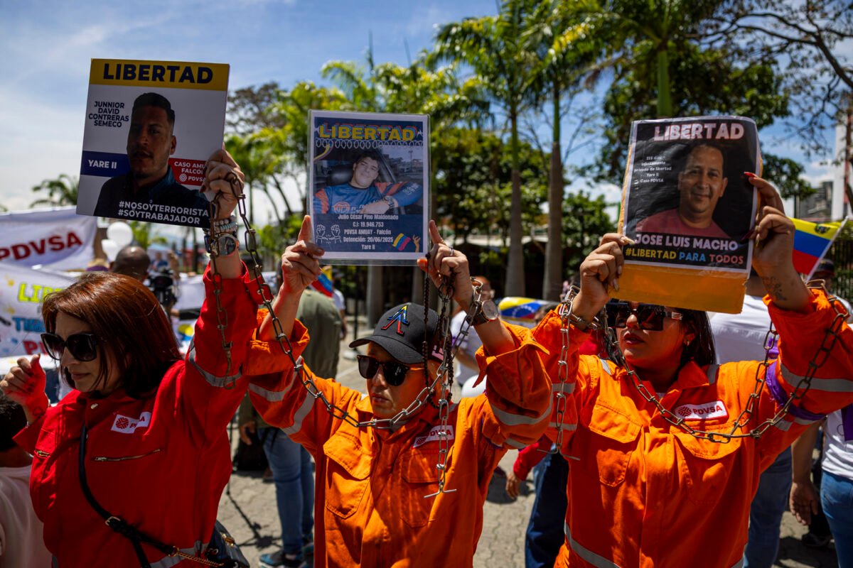 En imágenes: el viacrucis de los familiares de trabajadores de PDVSA detenidos 