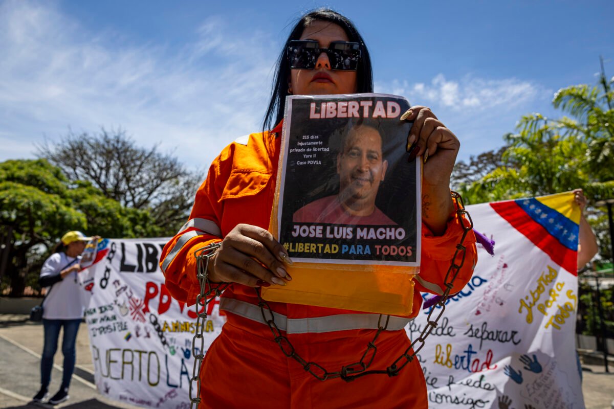 En imágenes: el viacrucis de los familiares de trabajadores de PDVSA detenidos 