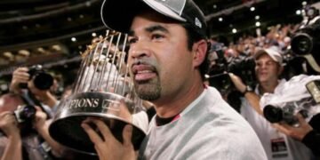 Los Medias Blancas de Chicago retirarán el número 13 de Oswaldo Guillén en agosto