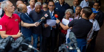 Defensora del Pueblo se comprometió a revisar denuncias de familiares de presos políticos y visitar cárceles