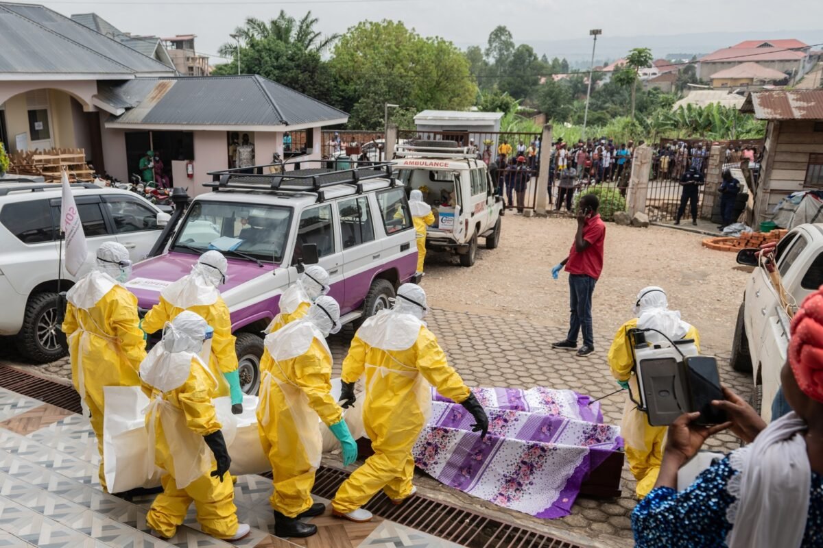 Unión Africana alertó que 10 países están en riesgo por brote de ébola en RDC y Uganda