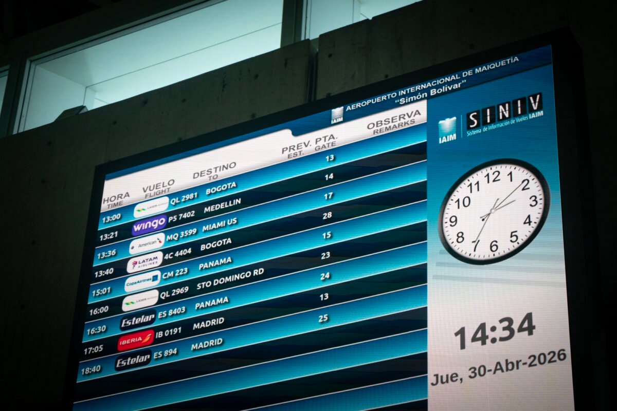 El primer vuelo Caracas-Miami trajo nuevas expectativas a un país lleno de incertidumbres