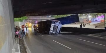 Al menos dos muertos y dos heridos dejó un accidente de tránsito en la autopista Gran Cacique Guaicaipuro