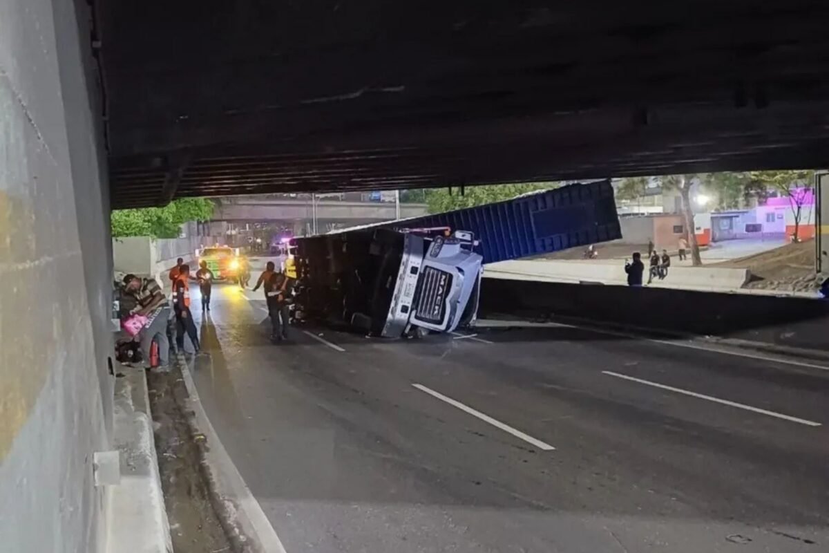 Al menos dos muertos y dos heridos dejó un accidente de tránsito en la autopista Gran Cacique Guaicaipuro